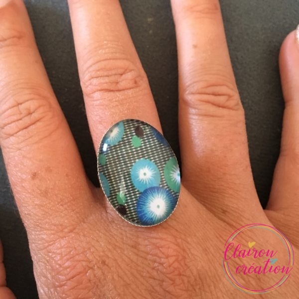 Bague ovale motif japonisant noir et bleu