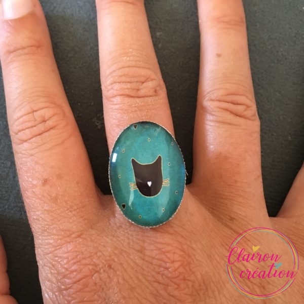 Bague ovale tête de chat fond bleu