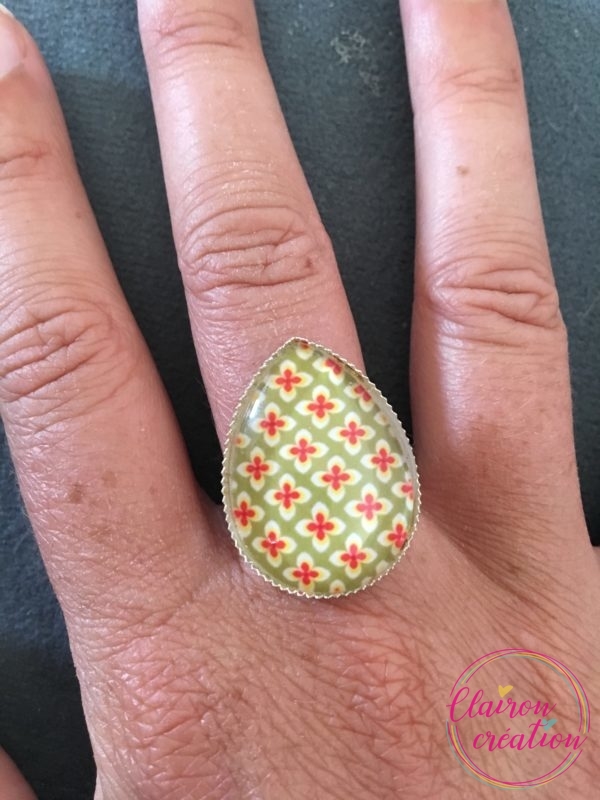 Bague ovale motif minis fleurs vert / jaune