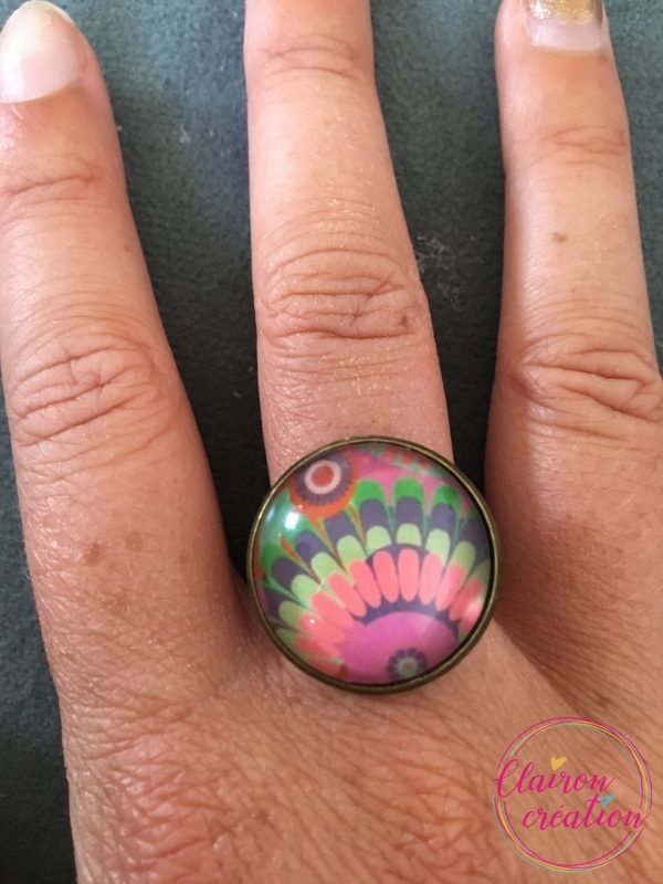 Bague jolie fleur zoomée
