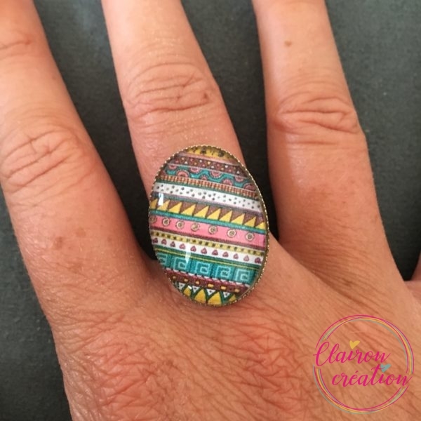 Bague ovale motif aztèque coloré