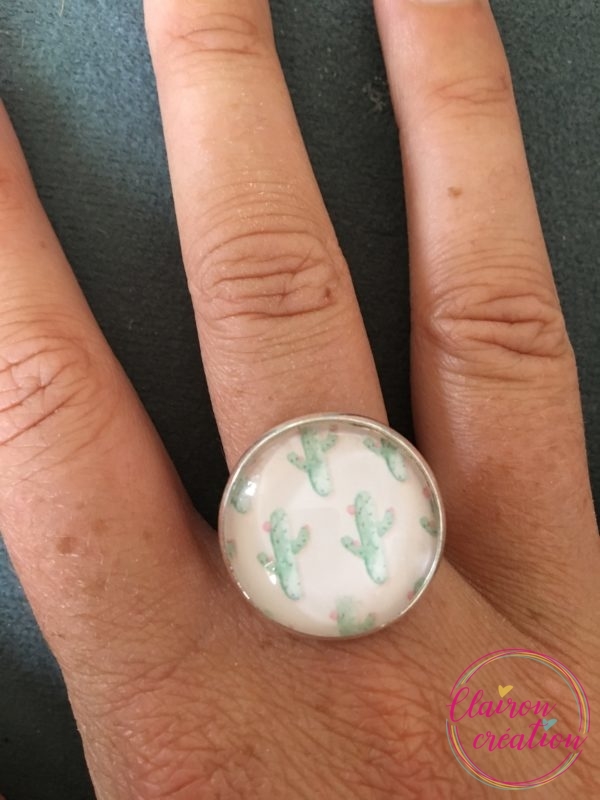 Bague Cactus sur fond pastel