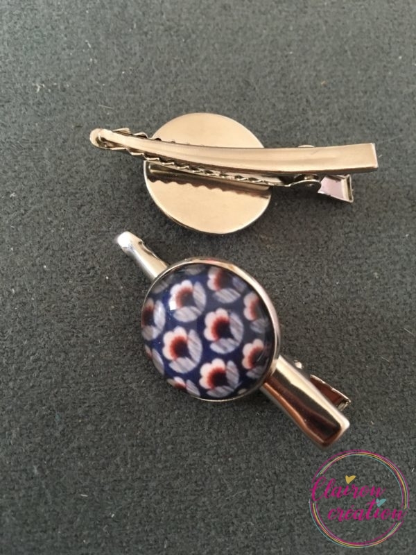 Barrette motif fleuri bleu