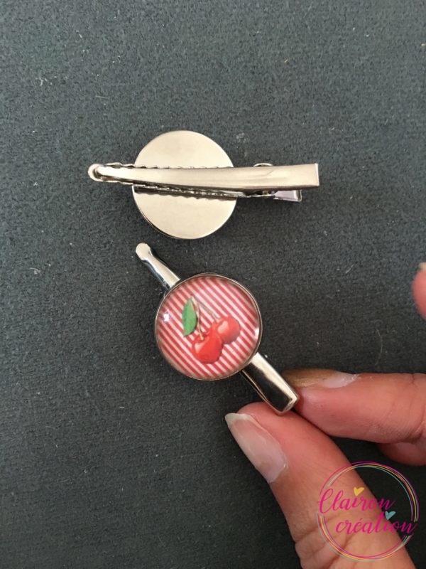 Barrette Motif Cerise sur fond rayé