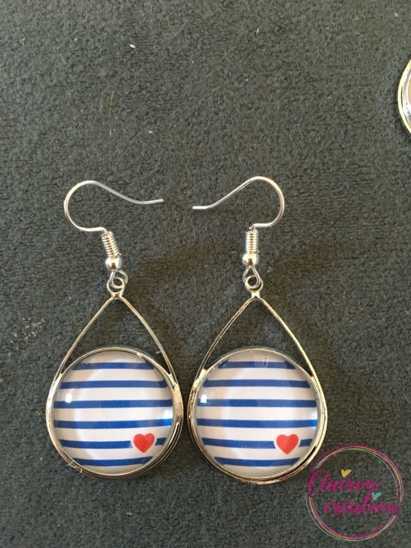 Boucles triangle petit coeur rouge sur fond marinière