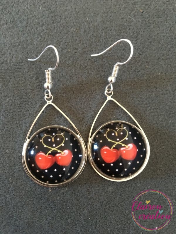 Boucles triangle Cerise sur fond à pois noirs
