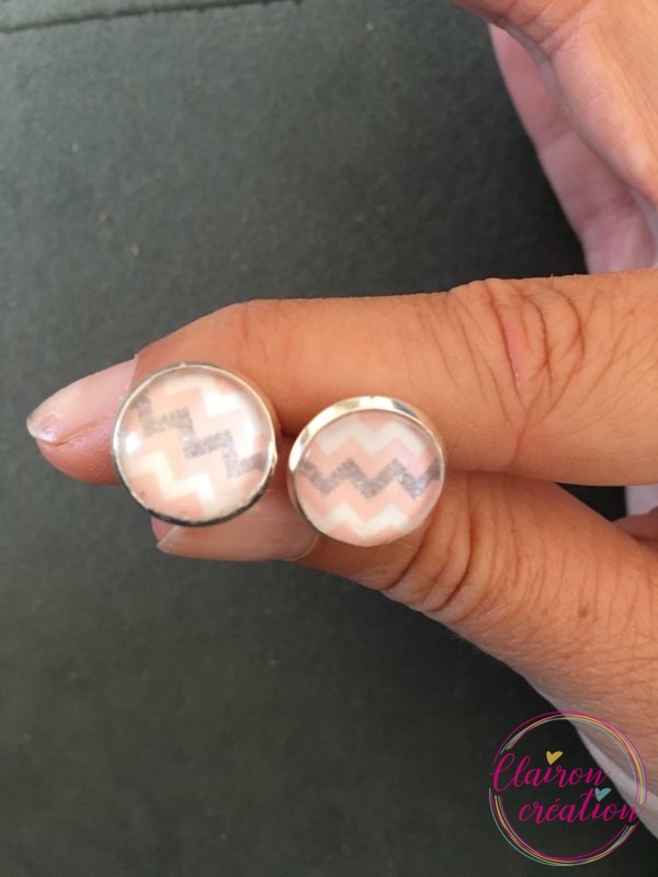 Puces d'oreilles zig zag rose gris