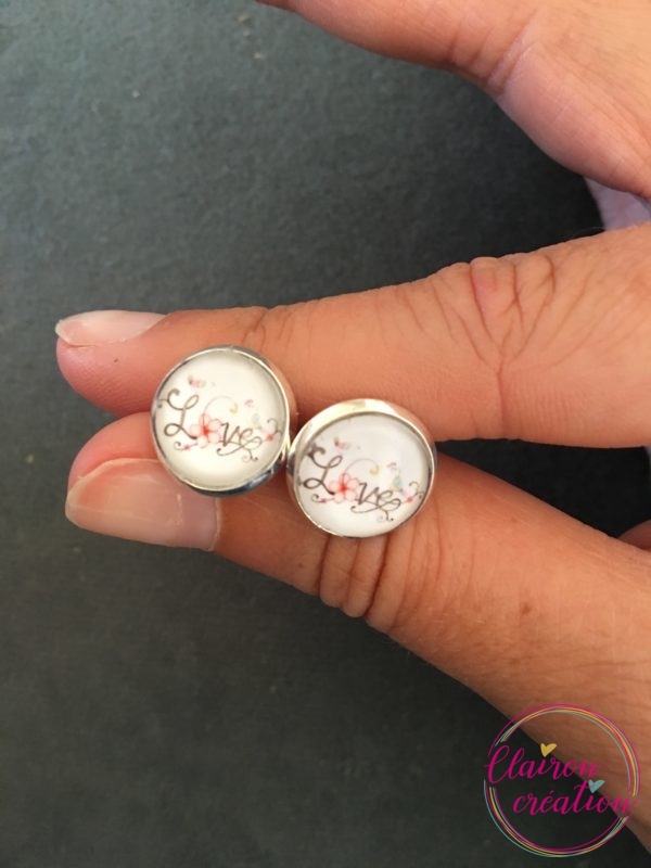Puces d'oreilles motif LOVE
