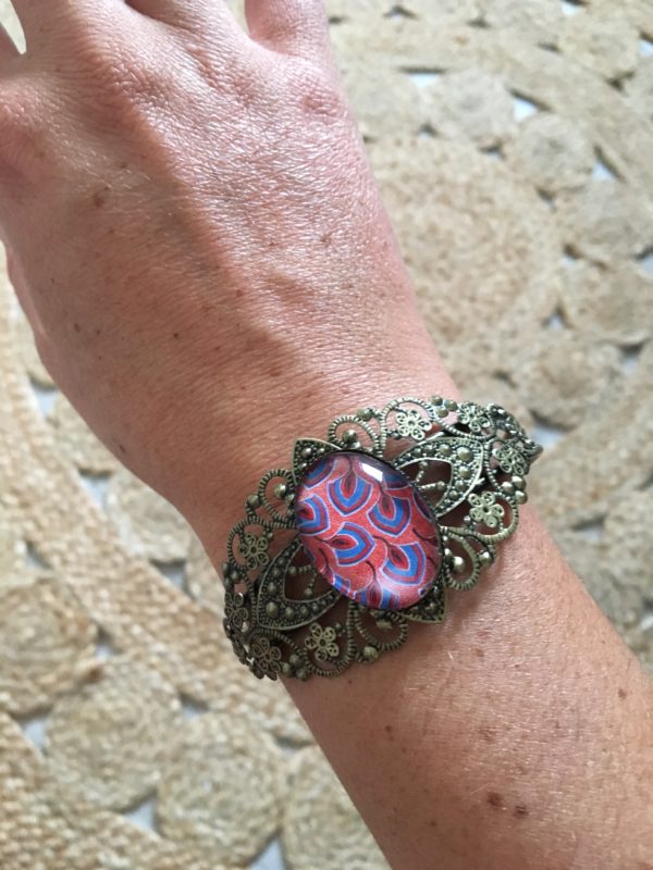 Manchette ovale motif rouge et bleu