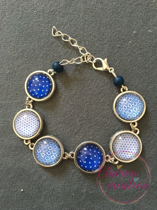 Bracelet multi-médaillons autour du bleu
