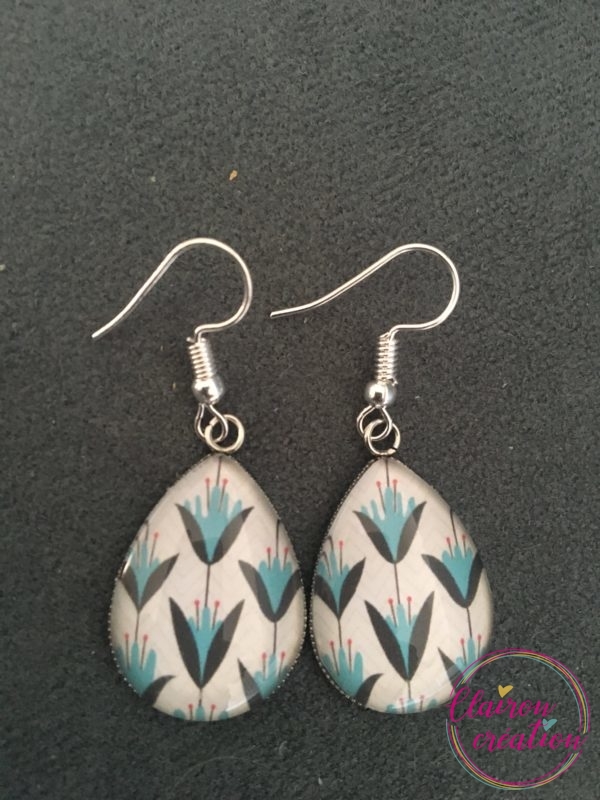 Boucles motif fleurs en éclosion