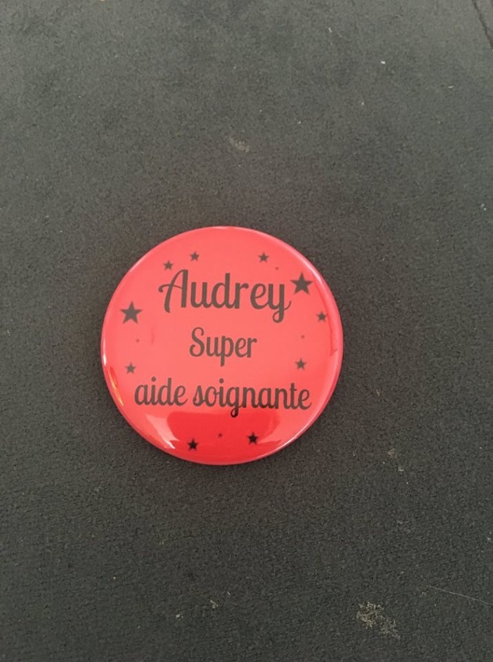 Magnet ou badge Super Aide-soignant