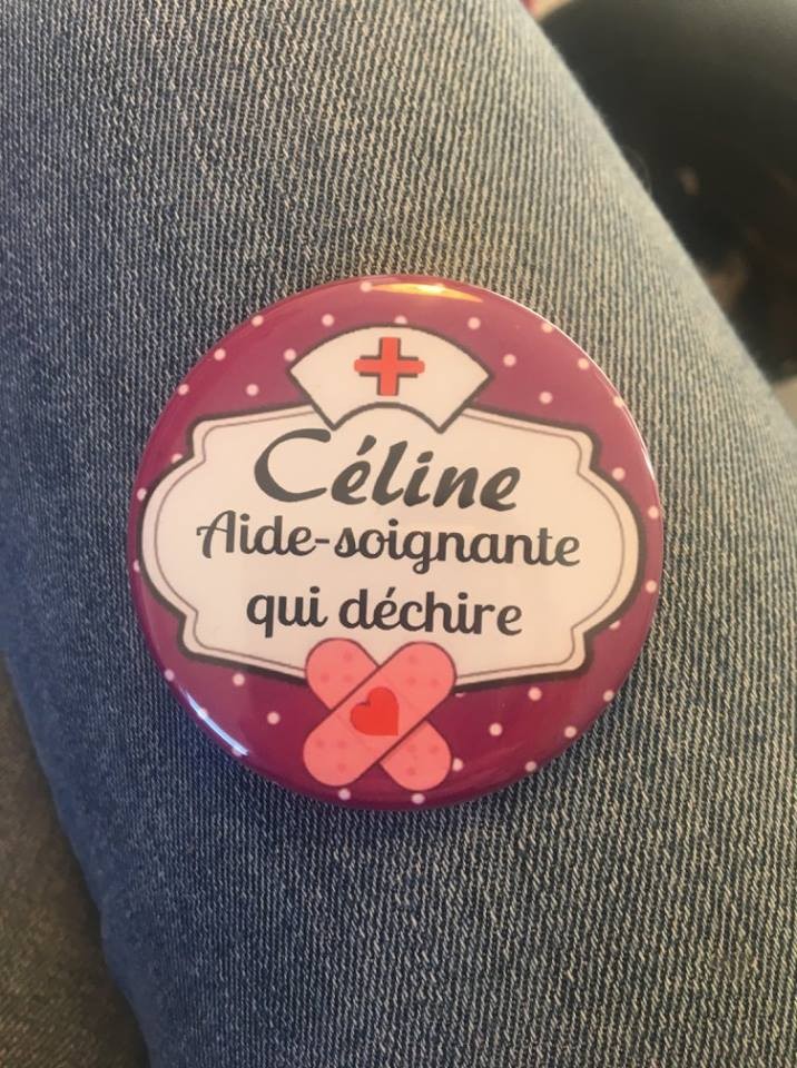 Badge Personnalisé - Aide soignante  - L'univers de la  personnalisation