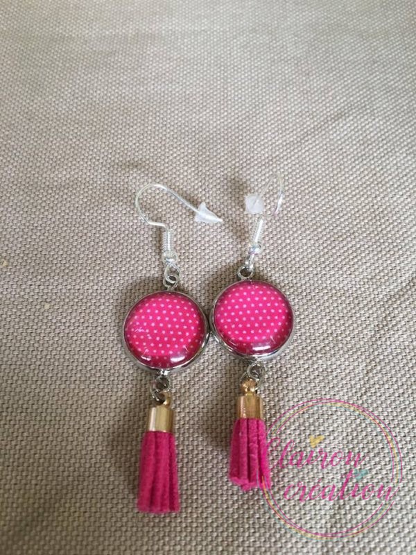 Boucles pompon rose à pois blanc
