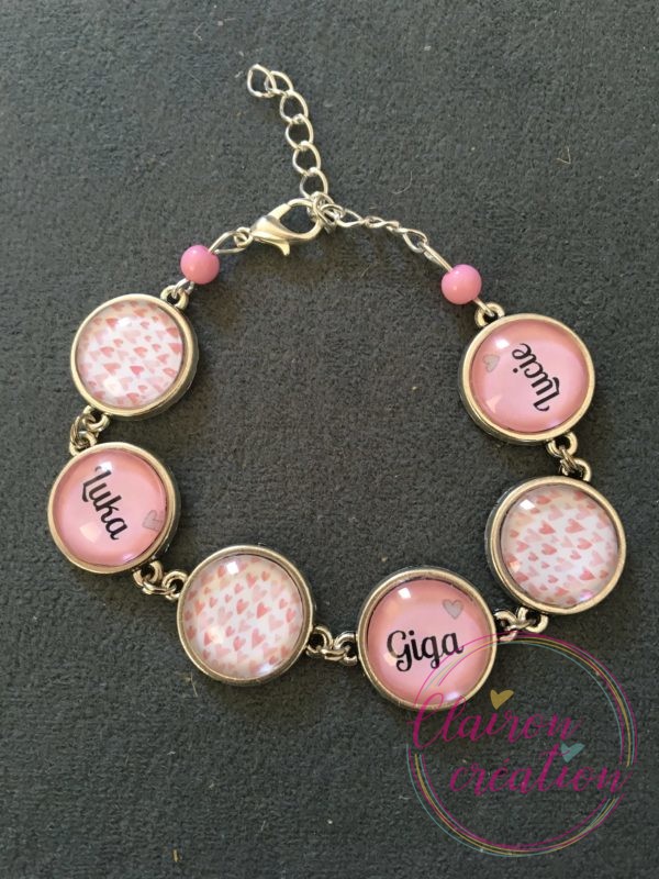 Bracelet multi-médaillons prénoms personnalisables fond rose