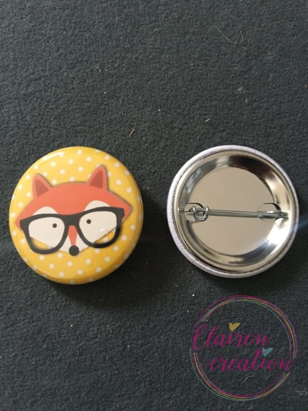 Badge Renard fond Jaune