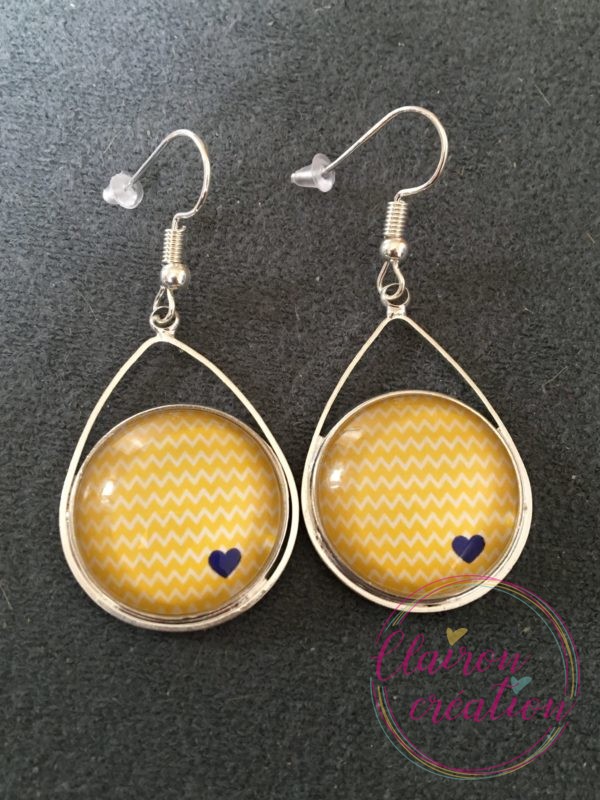 Boucles triangle zig zag jaune avec coeur