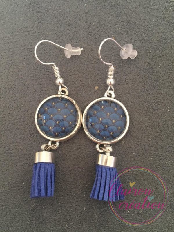 Boucles pompon éventail bleu