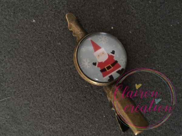 Barrette Père Noël sous la neige