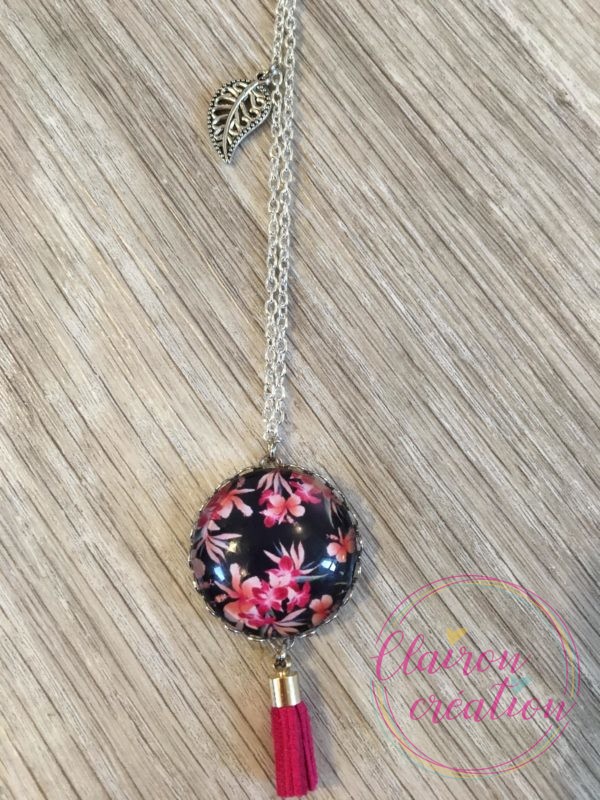 Sautoir Fleurs Rose sur fond Noir