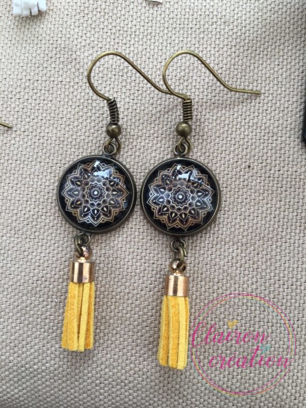 Boucles pompon sphere noir