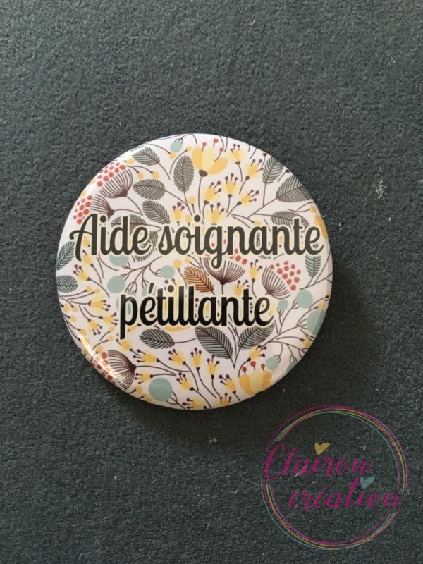Badge Aide Soignante Pétillante en fleur