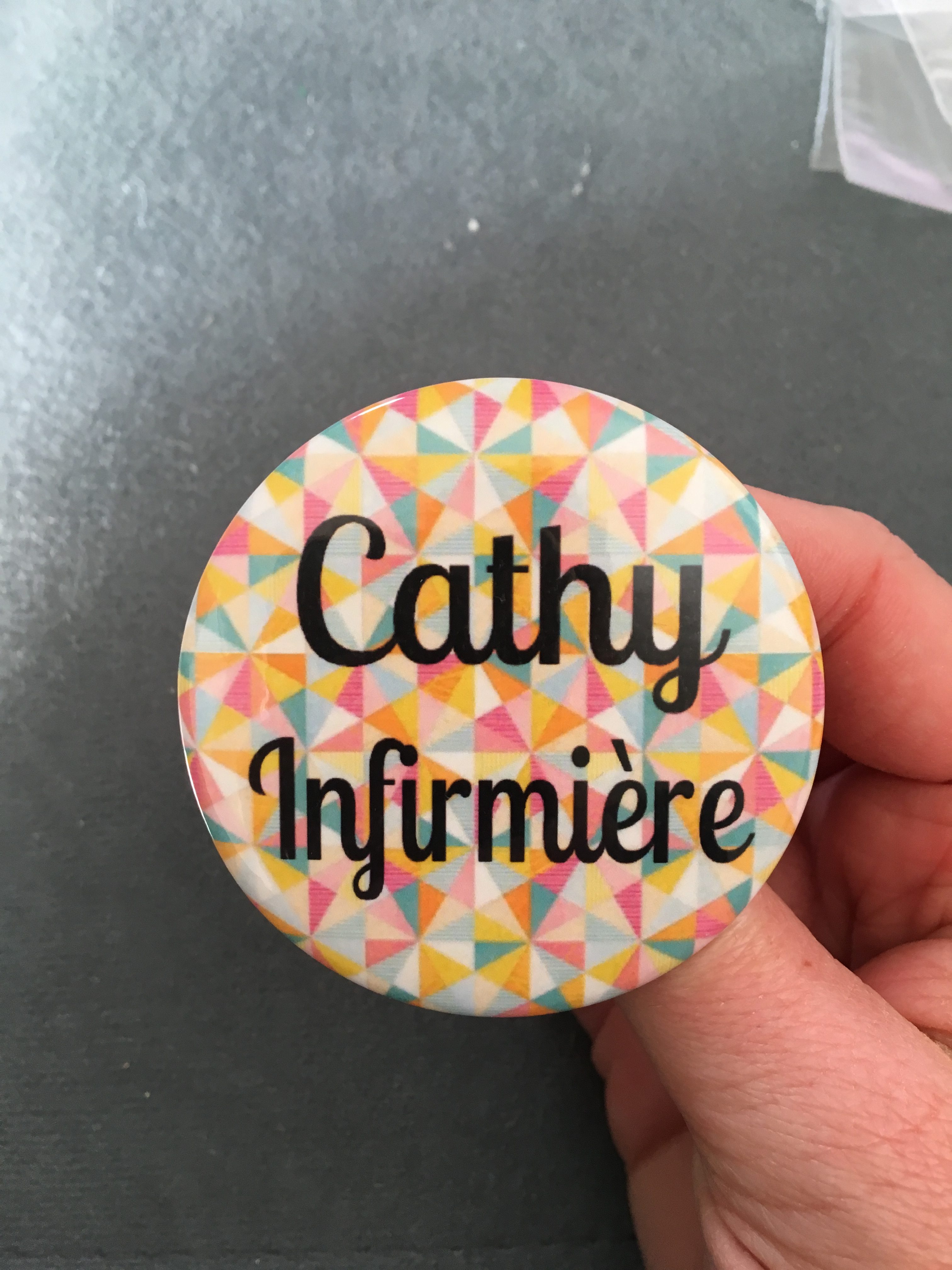 Badge Infirmière + prénom triangle colorés