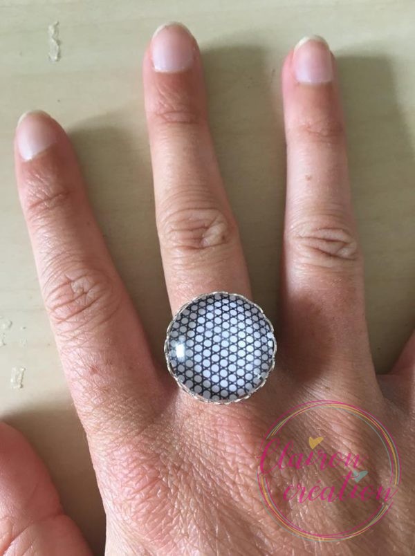 Bague rond blanc trait noir