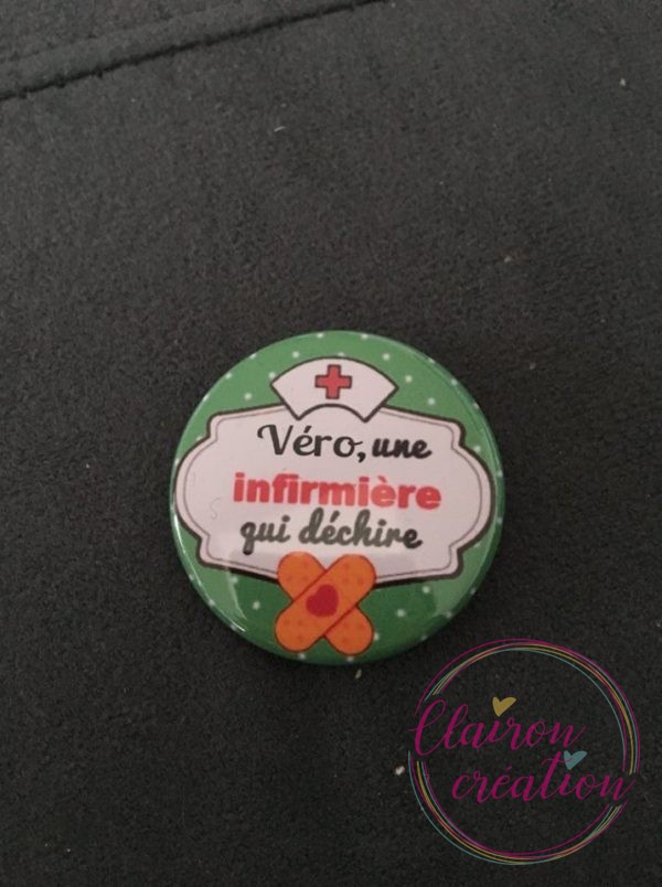 Badge Infirmière qui déchire + prénom