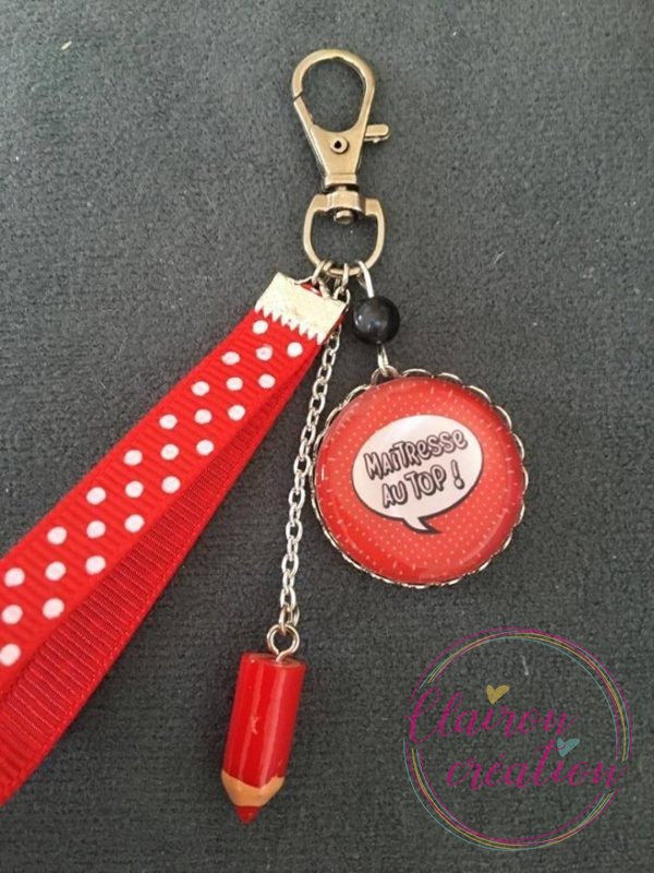 Porte Clé maitresse au top ton rouge