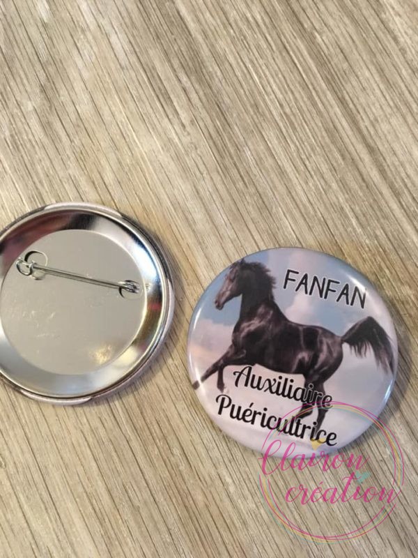 Badge prénom auxiliaire puericultrice avec cheval