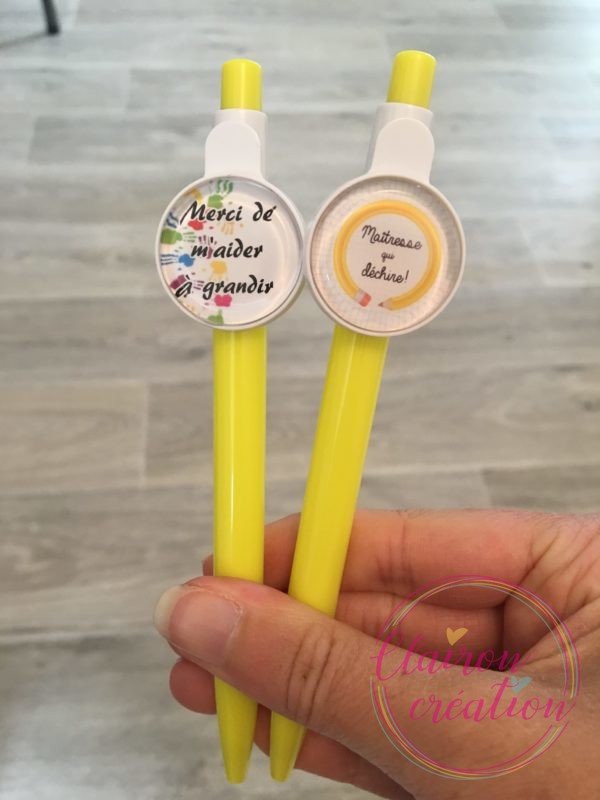 Crayon au choix merci de m'aider Maîtresse