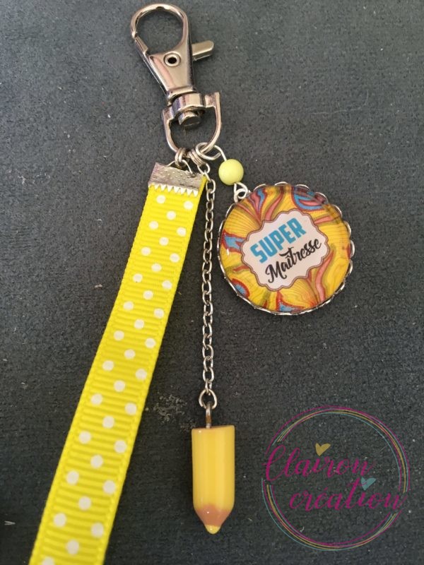 Porte Clé Super Maîtresse fond jaune