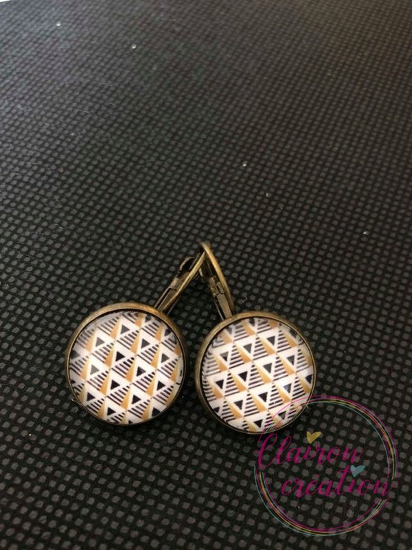 Boucles dormeuses Triangle - noir blanc doré - (55)