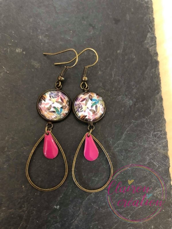 Boucles pendantes fleurs tropicales avec gouttes roses