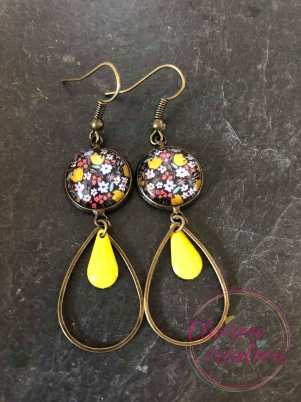 Boucles pendantes fleurs automne avec gouttes jaunes