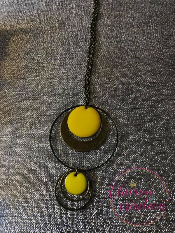 Sautoir avec cercles et ronds jaunes