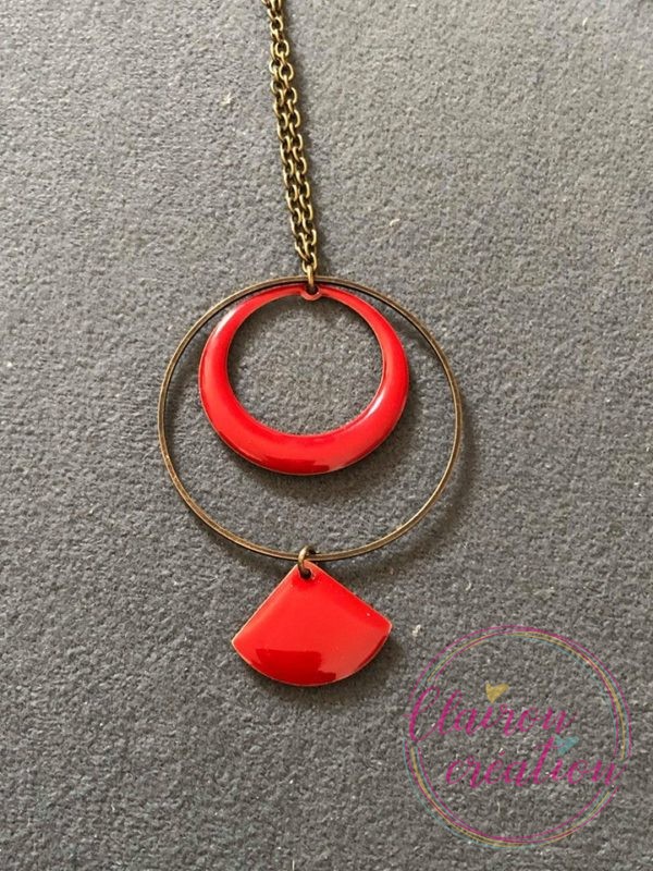 Sautoir avec cercles et couleur rouge