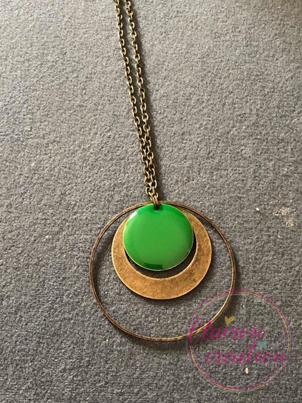 Sautoir avec cercles et couleur verte