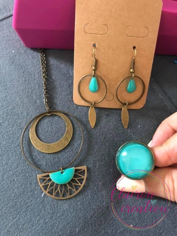 Parure avec cercles et rond couleur bleu clair