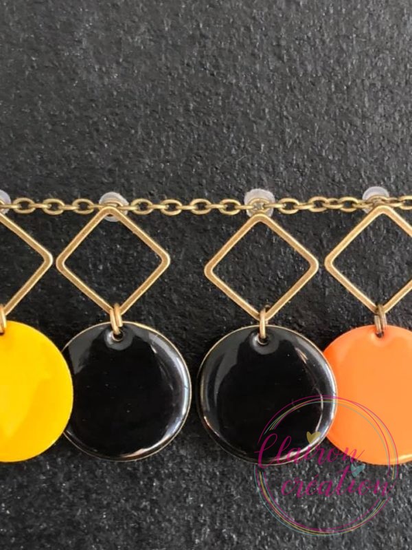 Boucles pendantes sequin carré noir