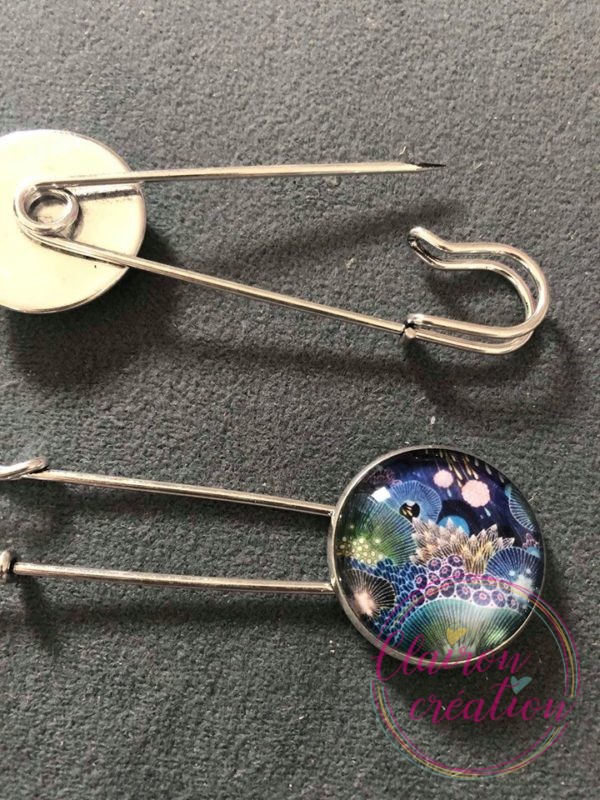 Broche fleurs bleues