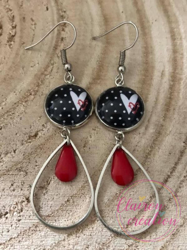 Boucles pendantes cœur fond noir à pois
