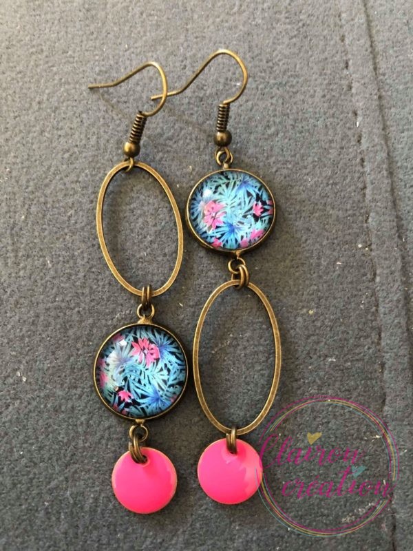Boucles pendantes Fleurs Roses dans Feuillages