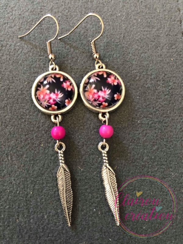 Boucles pendantes Fleurs Roses avec Plumes