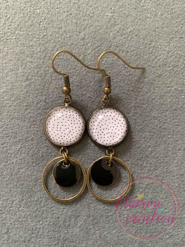 Boucles pendantes Petits Points Noirs fond Blanc