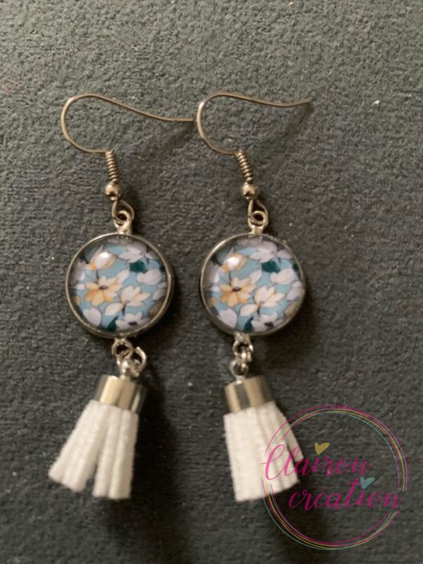 Boucles pompon Fleurs Blanches