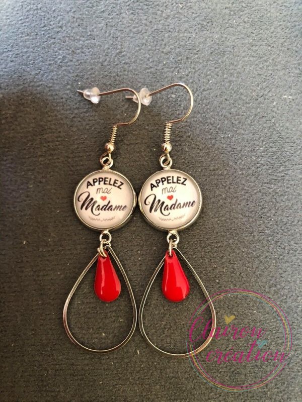 Boucles pendantes Appelez moi Madame